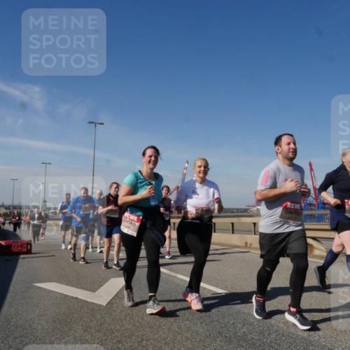 03.10.2025 - Köhlbrandbrückenlauf Matties Gatica Varas http://msf.ph/oto/9005412 03.10.2025 12:59:44 Position 2 6396, 6313 meine-sportfotos.de