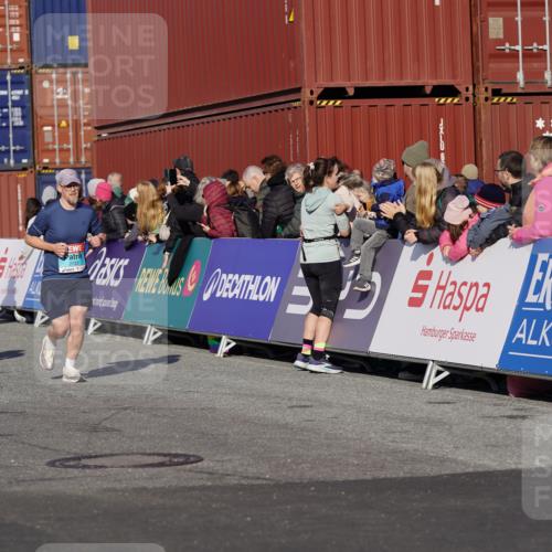 03.10.2025 - Köhlbrandbrückenlauf Michael Burmester http://msf.ph/oto/9005413 03.10.2025 10:07:51 Ziel 1335, 1336, 1395, 1699, 1716, 1849, 2733, 3217, 3272, 3683, 3684, 3797 meine-sportfotos.de