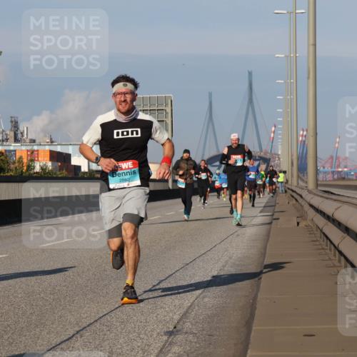 03.10.2025 - Köhlbrandbrückenlauf Luisa Fischer http://msf.ph/oto/9005419 03.10.2025 10:47:07 Position 3 2880 meine-sportfotos.de