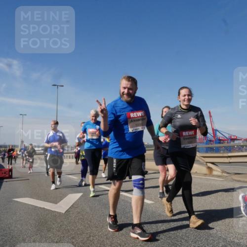 03.10.2025 - Köhlbrandbrückenlauf Matties Gatica Varas http://msf.ph/oto/9005428 03.10.2025 12:59:47 Position 2 5550, 5551 meine-sportfotos.de