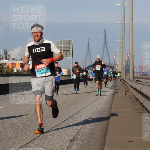 03.10.2025 - Köhlbrandbrückenlauf Luisa Fischer http://msf.ph/oto/9005431 03.10.2025 10:47:08 Position 3 2880 meine-sportfotos.de