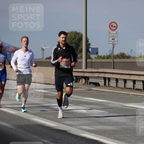 03.10.2025 - Köhlbrandbrückenlauf Julia Fischer http://msf.ph/oto/9005433 03.10.2025 12:40:17 Position 3 12, 5, 6552, 6793, 12, 5, 8 meine-sportfotos.de