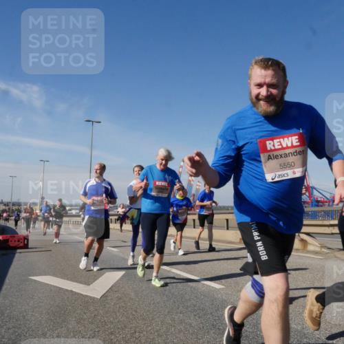 03.10.2025 - Köhlbrandbrückenlauf Matties Gatica Varas http://msf.ph/oto/9005434 03.10.2025 12:59:48 Position 2 5550, 555 meine-sportfotos.de