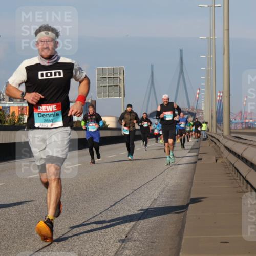 03.10.2025 - Köhlbrandbrückenlauf Luisa Fischer http://msf.ph/oto/9005435 03.10.2025 10:47:08 Position 3 2880 meine-sportfotos.de