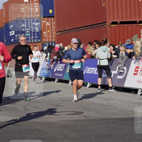 03.10.2025 - Köhlbrandbrückenlauf Michael Burmester http://msf.ph/oto/9005436 03.10.2025 10:07:52 Ziel 1335, 1336, 1395, 1699, 1716, 1849, 2733, 3217, 3272, 3683, 3684, 3797 meine-sportfotos.de