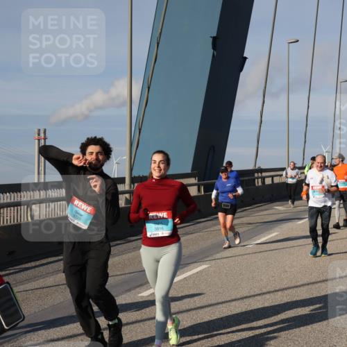 03.10.2025 - Köhlbrandbrückenlauf Julia Fischer http://msf.ph/oto/9005438 03.10.2025 09:52:13 Position 2 3725, 3816 meine-sportfotos.de