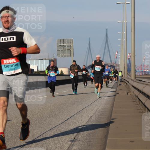03.10.2025 - Köhlbrandbrückenlauf Luisa Fischer http://msf.ph/oto/9005439 03.10.2025 10:47:08 Position 3 2880, 38513 meine-sportfotos.de
