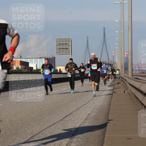 03.10.2025 - Köhlbrandbrückenlauf Luisa Fischer http://msf.ph/oto/9005442 03.10.2025 10:47:09 Position 3 2880 meine-sportfotos.de