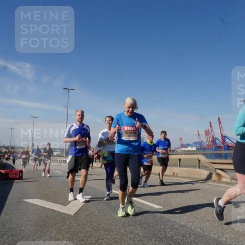 03.10.2025 - Köhlbrandbrückenlauf Matties Gatica Varas http://msf.ph/oto/9005445 03.10.2025 12:59:48 Position 2 6094 meine-sportfotos.de