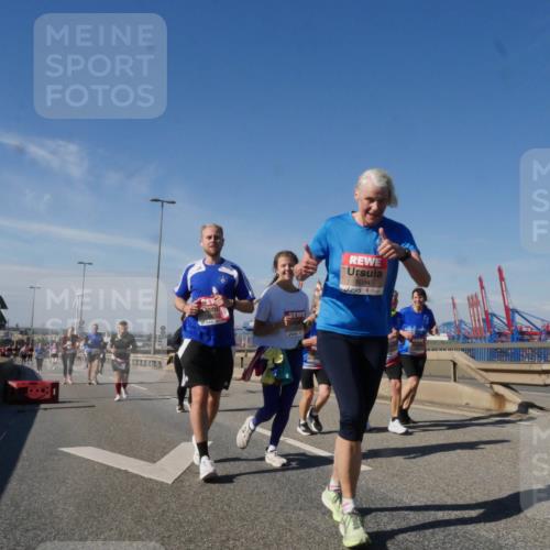 03.10.2025 - Köhlbrandbrückenlauf Matties Gatica Varas http://msf.ph/oto/9005450 03.10.2025 12:59:49 Position 2 6094 meine-sportfotos.de