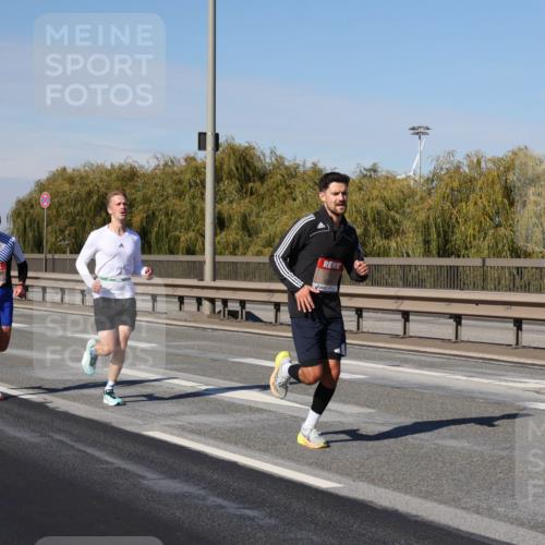 03.10.2025 - Köhlbrandbrückenlauf Julia Fischer http://msf.ph/oto/9005452 03.10.2025 12:40:22 Position 3  meine-sportfotos.de