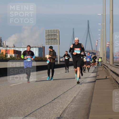 03.10.2025 - Köhlbrandbrückenlauf Luisa Fischer http://msf.ph/oto/9005457 03.10.2025 10:47:10 Position 3  meine-sportfotos.de