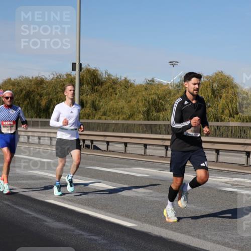 03.10.2025 - Köhlbrandbrückenlauf Julia Fischer http://msf.ph/oto/9005458 03.10.2025 12:40:23 Position 3  meine-sportfotos.de