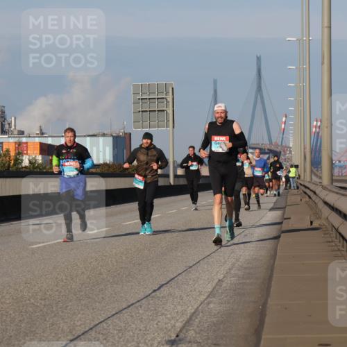 03.10.2025 - Köhlbrandbrückenlauf Luisa Fischer http://msf.ph/oto/9005461 03.10.2025 10:47:10 Position 3  meine-sportfotos.de