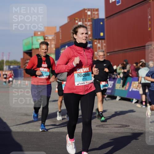 03.10.2025 - Köhlbrandbrückenlauf Michael Burmester http://msf.ph/oto/9005472 03.10.2025 10:07:53 Ziel 1335, 1336, 1395, 1699, 1716, 2733, 3272, 3683, 3684, 3797 meine-sportfotos.de