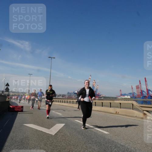 03.10.2025 - Köhlbrandbrückenlauf Matties Gatica Varas http://msf.ph/oto/9005481 03.10.2025 12:59:51 Position 2  meine-sportfotos.de