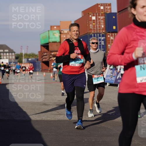 03.10.2025 - Köhlbrandbrückenlauf Michael Burmester http://msf.ph/oto/9005482 03.10.2025 10:07:53 Ziel 1335, 1336, 1395, 1699, 1716, 2733, 3272, 3683, 3684, 3797 meine-sportfotos.de