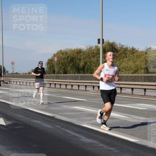 03.10.2025 - Köhlbrandbrückenlauf Julia Fischer http://msf.ph/oto/9005487 03.10.2025 12:40:34 Position 3  meine-sportfotos.de