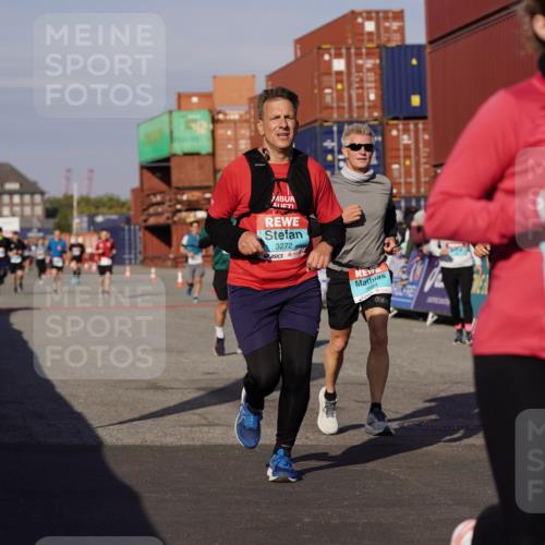 03.10.2025 - Köhlbrandbrückenlauf Michael Burmester http://msf.ph/oto/9005490 03.10.2025 10:07:53 Ziel 1335, 1336, 1395, 1699, 1716, 2733, 3272, 3683, 3684, 3797 meine-sportfotos.de