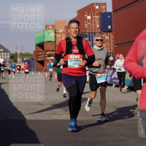 03.10.2025 - Köhlbrandbrückenlauf Michael Burmester http://msf.ph/oto/9005497 03.10.2025 10:07:54 Ziel 1335, 1336, 1395, 1699, 1716, 2733, 3272, 3683, 3684, 3797 meine-sportfotos.de