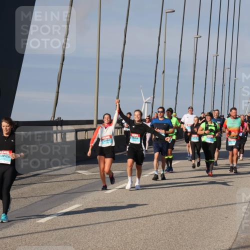 03.10.2025 - Köhlbrandbrückenlauf Julia Fischer http://msf.ph/oto/9005506 03.10.2025 09:52:31 Position 2  meine-sportfotos.de