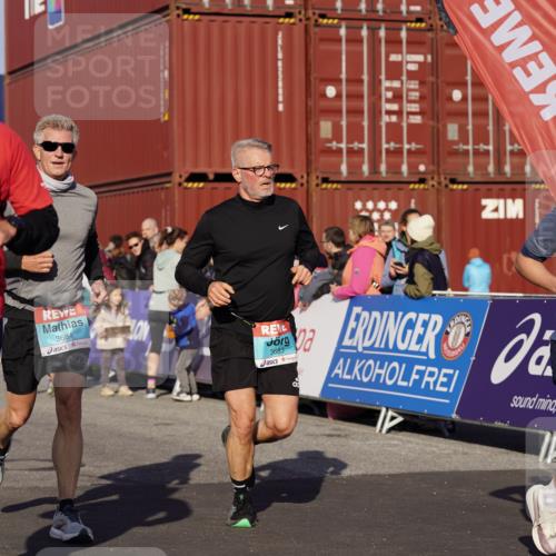 03.10.2025 - Köhlbrandbrückenlauf Michael Burmester http://msf.ph/oto/9005507 03.10.2025 10:07:54 Ziel 1335, 1336, 1395, 1699, 1716, 2733, 3272, 3683, 3684, 3797 meine-sportfotos.de