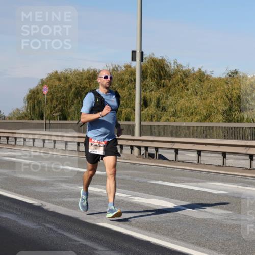 03.10.2025 - Köhlbrandbrückenlauf Julia Fischer http://msf.ph/oto/9005511 03.10.2025 12:40:37 Position 3 4017 meine-sportfotos.de