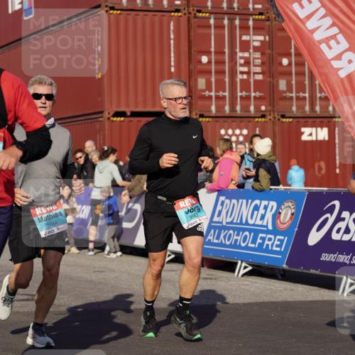 03.10.2025 - Köhlbrandbrückenlauf Michael Burmester http://msf.ph/oto/9005521 03.10.2025 10:07:54 Ziel 1335, 1336, 1395, 1699, 1716, 2733, 3272, 3683, 3684, 3797 meine-sportfotos.de