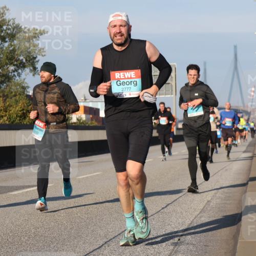 03.10.2025 - Köhlbrandbrückenlauf Luisa Fischer http://msf.ph/oto/9005526 03.10.2025 10:47:14 Position 3 390, 2959, 2777 meine-sportfotos.de