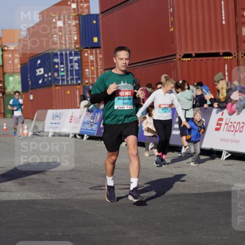 03.10.2025 - Köhlbrandbrückenlauf Michael Burmester http://msf.ph/oto/9005543 03.10.2025 10:07:56 Ziel 1395, 1516, 1699, 1716, 2733, 3272, 3683, 3684, 3797 meine-sportfotos.de