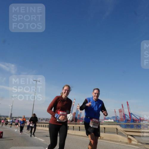 03.10.2025 - Köhlbrandbrückenlauf Matties Gatica Varas http://msf.ph/oto/9005552 03.10.2025 12:59:56 Position 2  meine-sportfotos.de