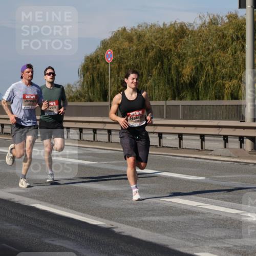 03.10.2025 - Köhlbrandbrückenlauf Julia Fischer http://msf.ph/oto/9005555 03.10.2025 12:40:54 Position 3  meine-sportfotos.de