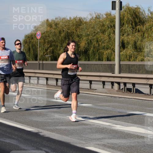 03.10.2025 - Köhlbrandbrückenlauf Julia Fischer http://msf.ph/oto/9005556 03.10.2025 12:40:55 Position 3 12, 5, 4087 meine-sportfotos.de