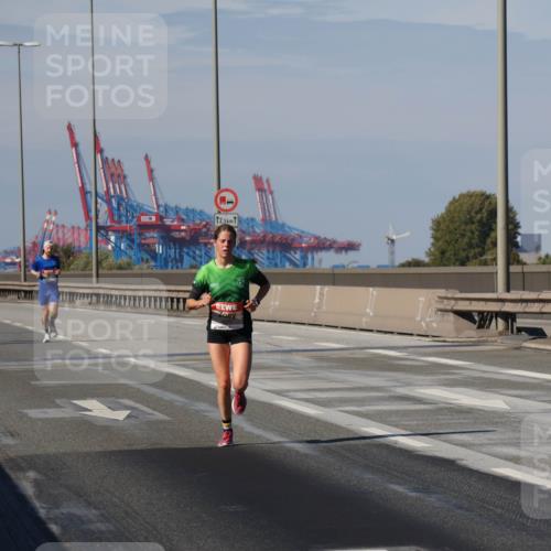 03.10.2025 - Köhlbrandbrückenlauf Julia Fischer http://msf.ph/oto/9005587 03.10.2025 12:41:16 Position 3 12, 5, 1, 12, 5 meine-sportfotos.de