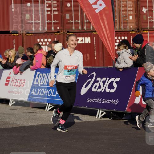03.10.2025 - Köhlbrandbrückenlauf Michael Burmester http://msf.ph/oto/9005589 03.10.2025 10:07:58 Ziel 1395, 1516, 1699, 1716, 1833, 2733, 3272, 3569, 3683, 3684 meine-sportfotos.de