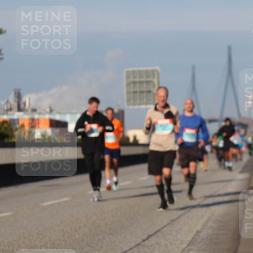03.10.2025 - Köhlbrandbrückenlauf Luisa Fischer http://msf.ph/oto/9005591 03.10.2025 10:47:18 Position 3  meine-sportfotos.de