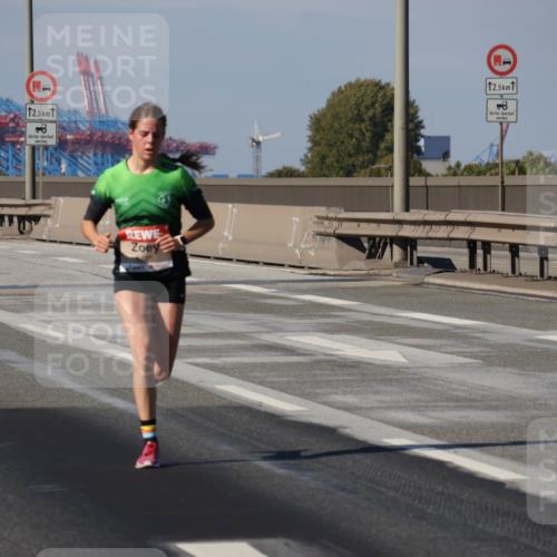 03.10.2025 - Köhlbrandbrückenlauf Julia Fischer http://msf.ph/oto/9005592 03.10.2025 12:41:17 Position 3 12, 5, 58, 12, 5, 1, 18 meine-sportfotos.de