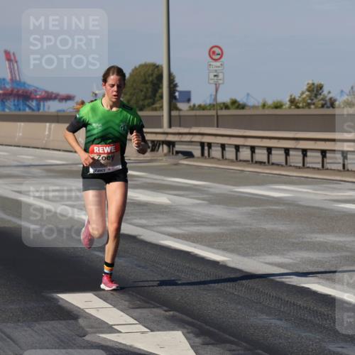 03.10.2025 - Köhlbrandbrückenlauf Julia Fischer http://msf.ph/oto/9005596 03.10.2025 12:41:18 Position 3 12, 5, 6625 meine-sportfotos.de