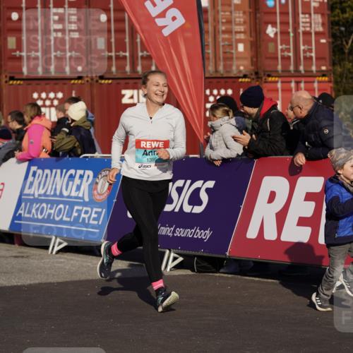 03.10.2025 - Köhlbrandbrückenlauf Michael Burmester http://msf.ph/oto/9005611 03.10.2025 10:07:58 Ziel 1395, 1516, 1699, 1716, 1833, 2733, 3272, 3569, 3683, 3684 meine-sportfotos.de