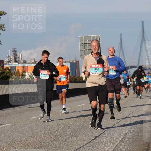 03.10.2025 - Köhlbrandbrückenlauf Luisa Fischer http://msf.ph/oto/9005612 03.10.2025 10:47:19 Position 3 1082, 1122, 1157 meine-sportfotos.de