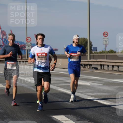 03.10.2025 - Köhlbrandbrückenlauf Julia Fischer http://msf.ph/oto/9005627 03.10.2025 12:41:27 Position 3 12, 5, 1, 1, 403, 4301, 4013, 1251 meine-sportfotos.de