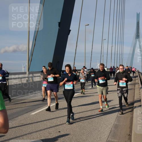 03.10.2025 - Köhlbrandbrückenlauf Julia Fischer http://msf.ph/oto/9005629 03.10.2025 09:52:52 Position 2 2064 meine-sportfotos.de
