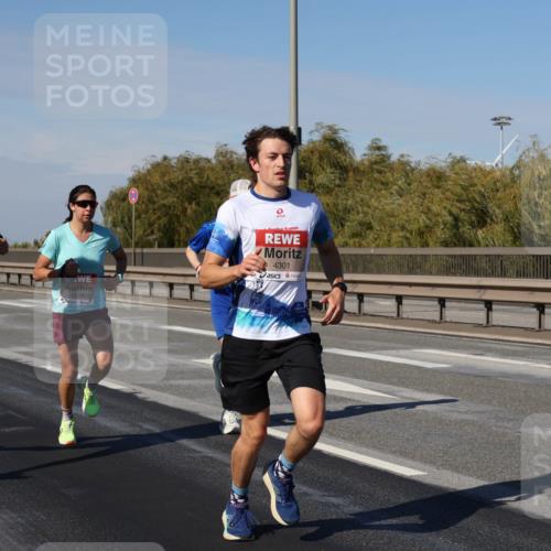 03.10.2025 - Köhlbrandbrückenlauf Julia Fischer http://msf.ph/oto/9005652 03.10.2025 12:41:30 Position 3 403, 6241, 4301 meine-sportfotos.de