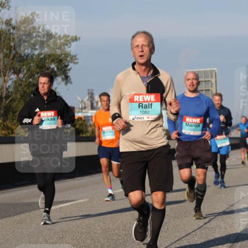 03.10.2025 - Köhlbrandbrückenlauf Luisa Fischer http://msf.ph/oto/9005654 03.10.2025 10:47:21 Position 3 1122, 1082, 1157, 1 meine-sportfotos.de
