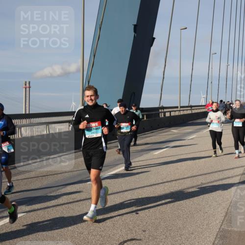 03.10.2025 - Köhlbrandbrückenlauf Julia Fischer http://msf.ph/oto/9005655 03.10.2025 09:52:56 Position 2 2423, 2422 meine-sportfotos.de