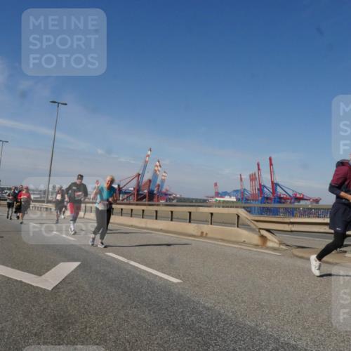03.10.2025 - Köhlbrandbrückenlauf Matties Gatica Varas http://msf.ph/oto/9005682 03.10.2025 13:00:24 Position 2  meine-sportfotos.de