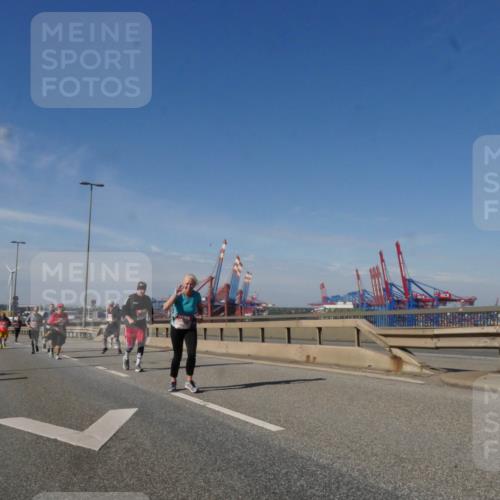 03.10.2025 - Köhlbrandbrückenlauf Matties Gatica Varas http://msf.ph/oto/9005689 03.10.2025 13:00:24 Position 2 18 meine-sportfotos.de