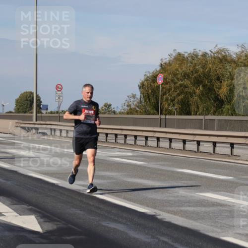 03.10.2025 - Köhlbrandbrückenlauf Julia Fischer http://msf.ph/oto/9005691 03.10.2025 12:41:49 Position 3 12, 5, 12, 5 meine-sportfotos.de