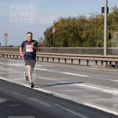 03.10.2025 - Köhlbrandbrückenlauf Julia Fischer http://msf.ph/oto/9005697 03.10.2025 12:41:49 Position 3 12, 5, 1, 5786 meine-sportfotos.de