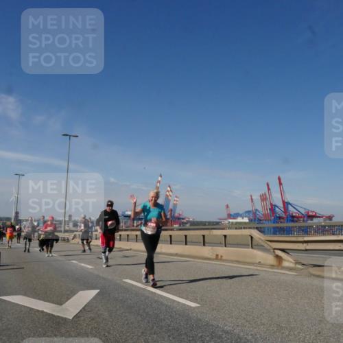 03.10.2025 - Köhlbrandbrückenlauf Matties Gatica Varas http://msf.ph/oto/9005698 03.10.2025 13:00:24 Position 2 118 meine-sportfotos.de